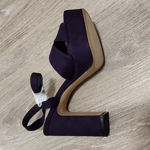 Tina Crossover Platform Sandal - Picture 6 of 9